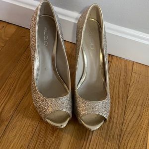 Aldo size 8 3 inch heels sparkly Gold- bachelorette weekend shoes!